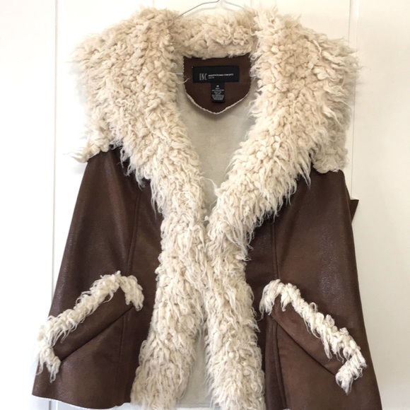 Women faux fur vest size medium , good condition . - Picture 1 of 8